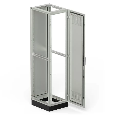 Slobodnostojeći razvodni orman IP31, 1900x495x600 mm, vrata sa otvorima za ventilaciju, RAL 7035, sa postoljem visine 100 mm, RAL 9005